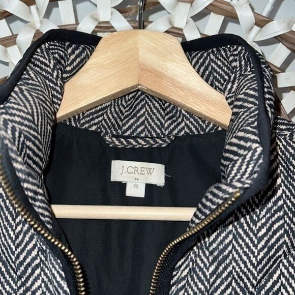 J. Crew black and tan duvet filled puffer vest size xsmall - Picture 4 of 6